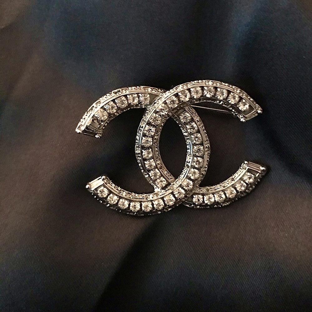 AUTHENTIC CLASSIC CHANEL BROOCH EXCLUSIVE